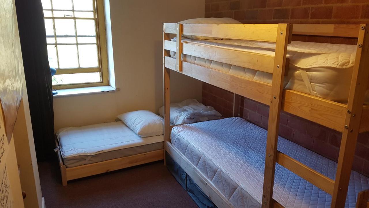 'Yellow Wood Micro Hostel-Eco Urban Bothy Style Very Basic But Cosy Redecorating But Cheap & Friendly Quiet Time Lockout 11Pm-7Am Bring Towel Or Hire Брекон Экстерьер фото