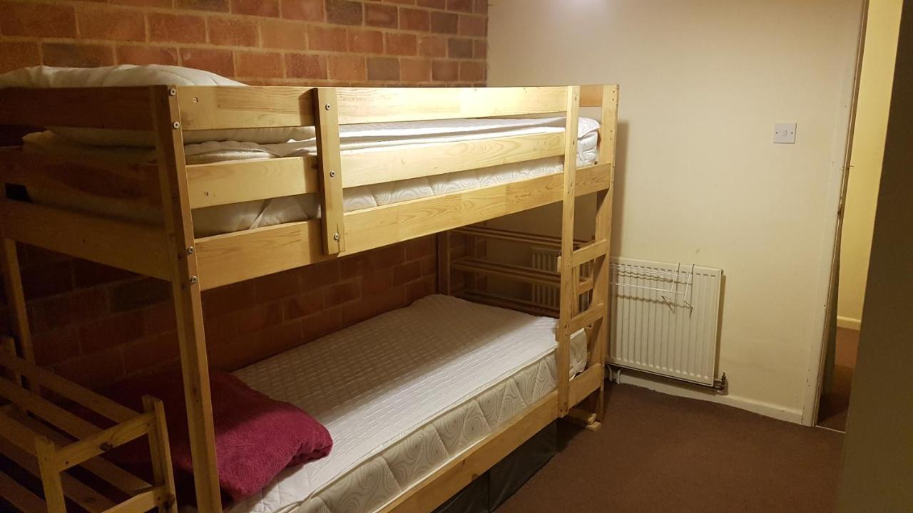 'Yellow Wood Micro Hostel-Eco Urban Bothy Style Very Basic But Cosy Redecorating But Cheap & Friendly Quiet Time Lockout 11Pm-7Am Bring Towel Or Hire Брекон Экстерьер фото