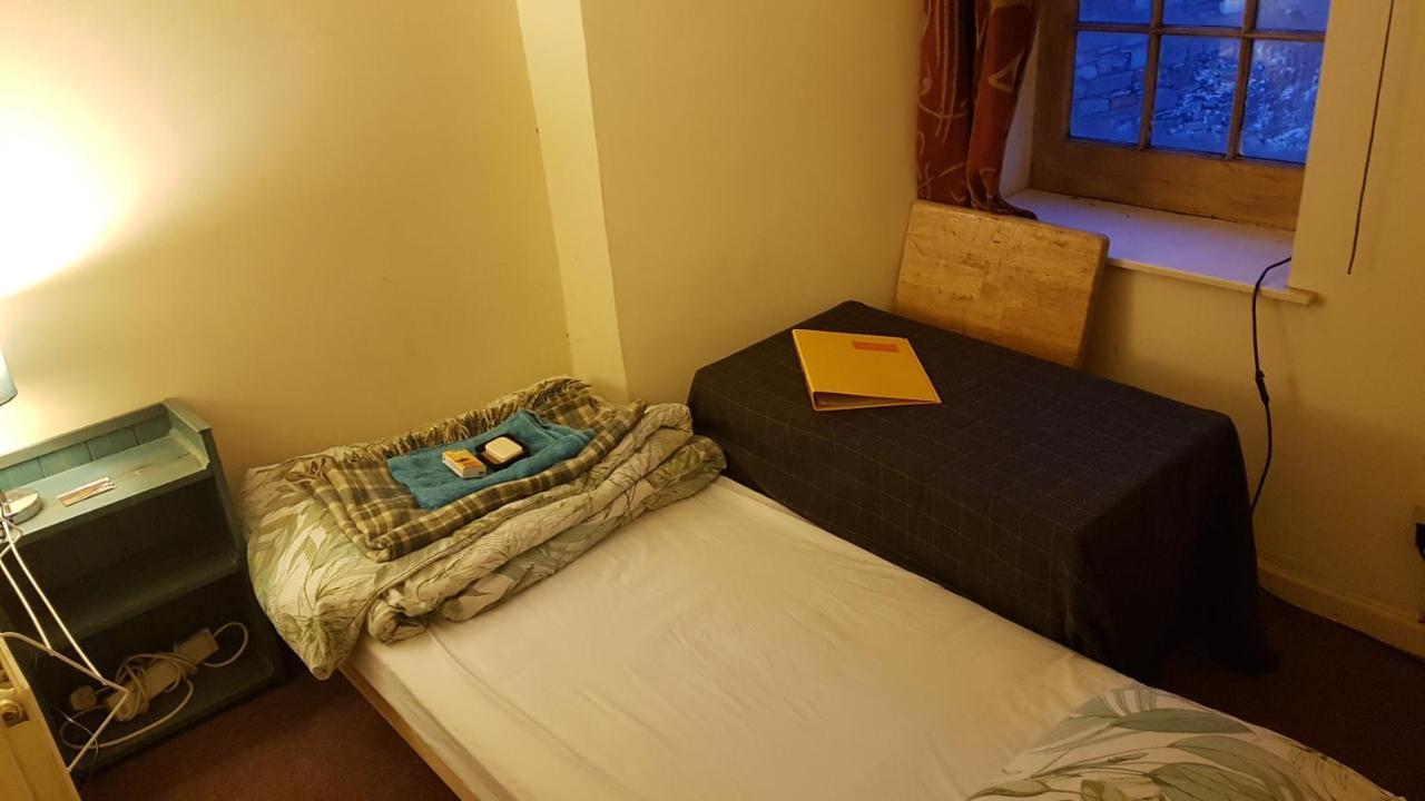 'Yellow Wood Micro Hostel-Eco Urban Bothy Style Very Basic But Cosy Redecorating But Cheap & Friendly Quiet Time Lockout 11Pm-7Am Bring Towel Or Hire Брекон Экстерьер фото