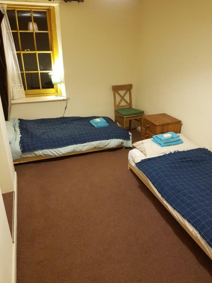 'Yellow Wood Micro Hostel-Eco Urban Bothy Style Very Basic But Cosy Redecorating But Cheap & Friendly Quiet Time Lockout 11Pm-7Am Bring Towel Or Hire Брекон Экстерьер фото