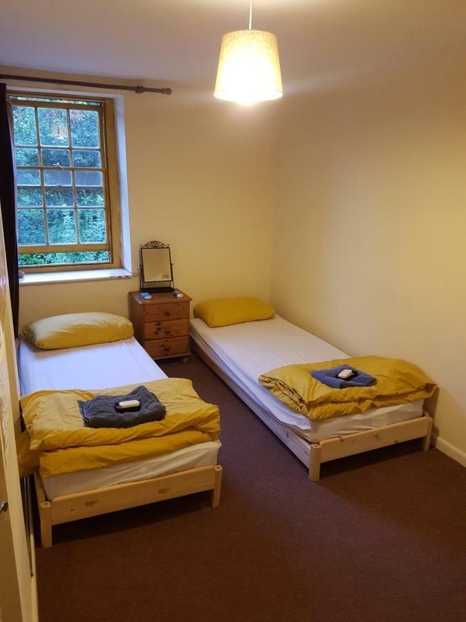 'Yellow Wood Micro Hostel-Eco Urban Bothy Style Very Basic But Cosy Redecorating But Cheap & Friendly Quiet Time Lockout 11Pm-7Am Bring Towel Or Hire Брекон Экстерьер фото